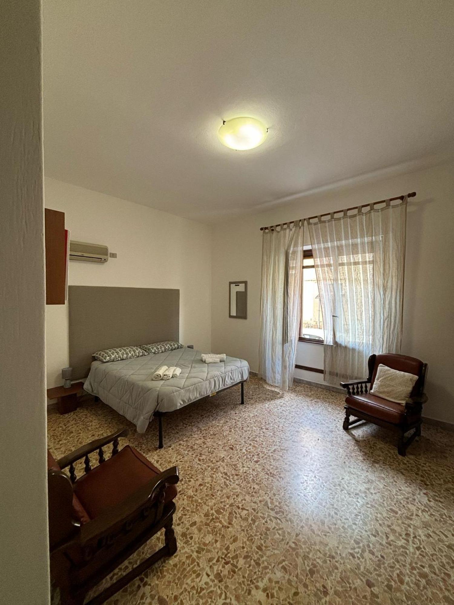 Pm 41 Via Ennio Porrino Guest House Alguer Exterior foto