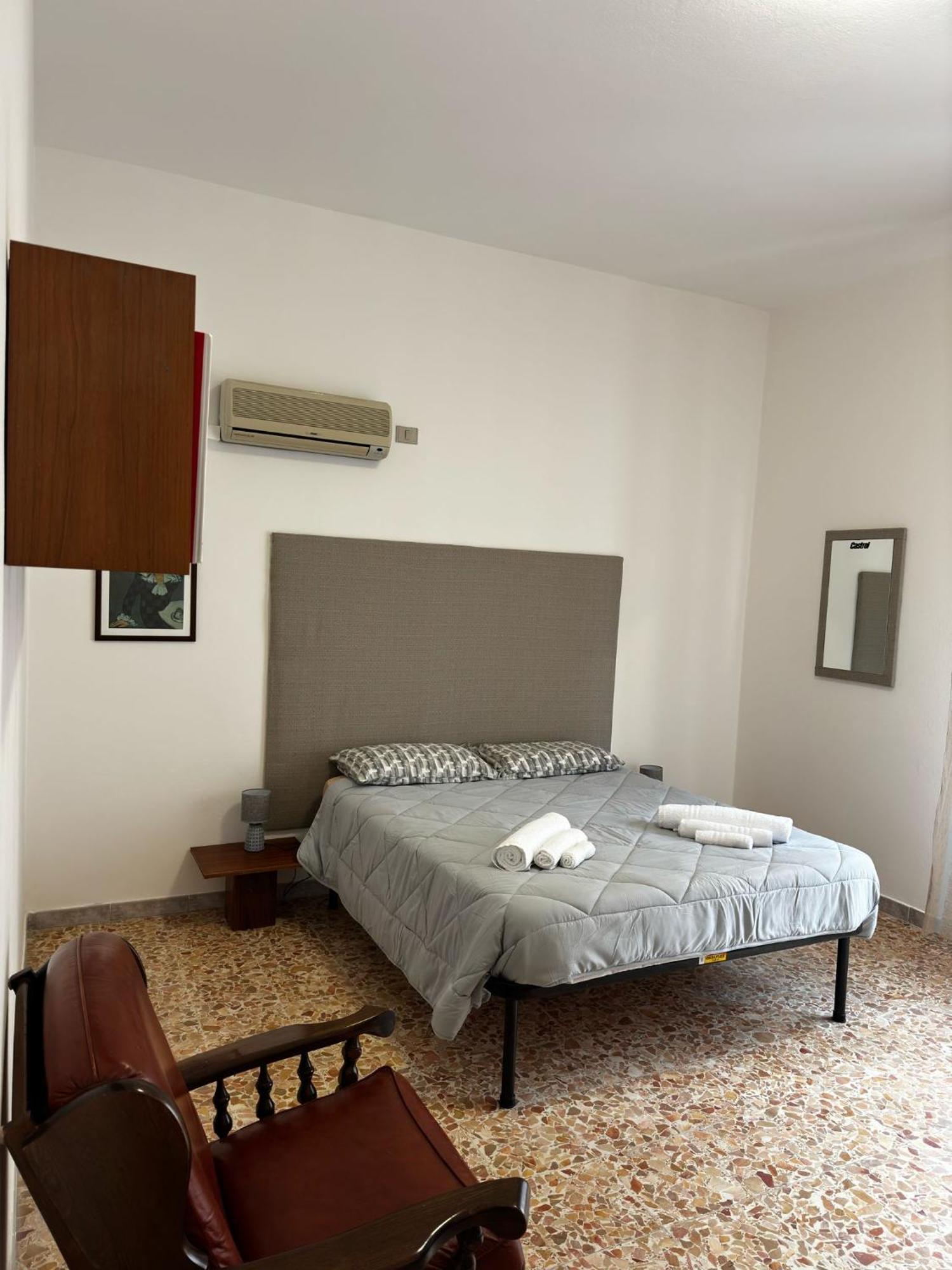 Pm 41 Via Ennio Porrino Guest House Alguer Exterior foto