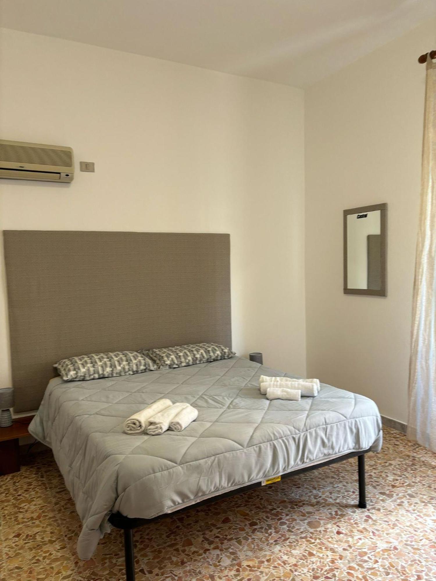 Pm 41 Via Ennio Porrino Guest House Alguer Exterior foto